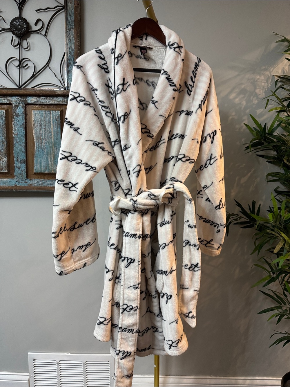 Victoria's Secret white and pink striped Script Plush Robe M/L